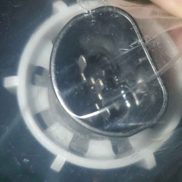 TYC Right Headlight Assembly Compatible with 1993-1998 Jeep Grand Cherokee - Picture 3 of 4